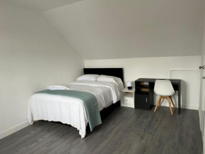 Remarkable 1-Bed Studio Apartment in Redbridge, Ilford